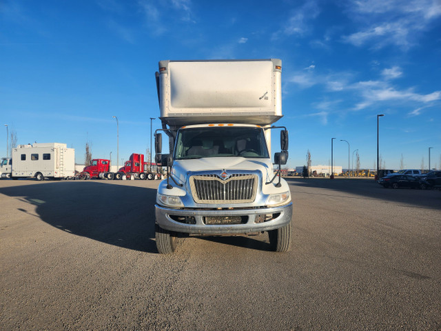 Used - 2014 International 4300 / Box Van in Heavy Trucks in Red Deer - Image 2