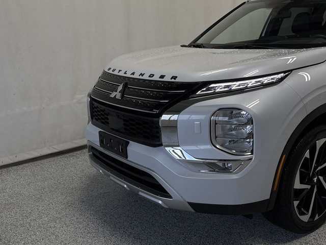 2023 Mitsubishi Outlander LE Premium AWD - Third Row Seat, NAV,  in Cars & Trucks in Strathcona County - Image 4