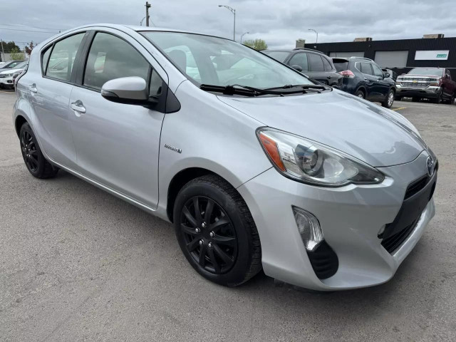 2016 TOYOTA Prius c Two in Cars & Trucks in Laval / North Shore - Image 2