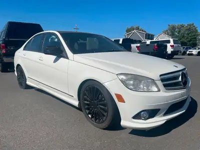 Engine: 2.5L V6 DOHC 24V L/100Km City: 11.8 L/100Km Hwy: 7.4 Safety Equipment First aid kit Front si...
