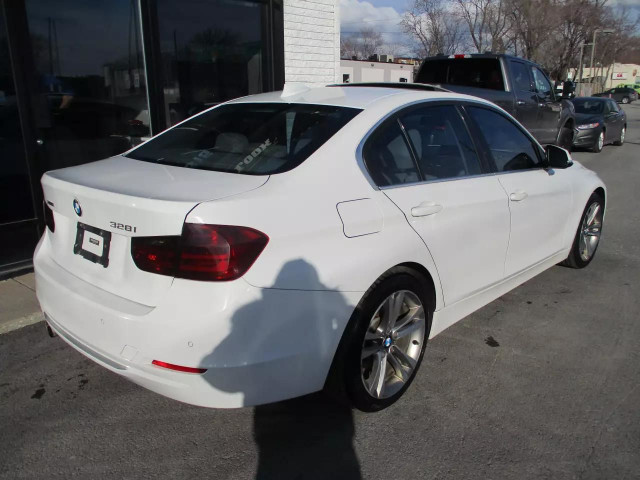 2013 BMW 3-Series 328i xDrive Blanc/Blanc Edition Modern in Cars & Trucks in Longueuil / South Shore - Image 3