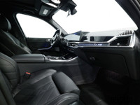 VENDU!!! 2024 BMW X5 xDrive50e Plug-In Hybrid, Manhattan Metallic on Black, M Sport Package, M Sport... (image 7)