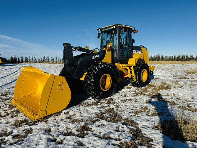 DEERE 624K LOADER  in Heavy Equipment in Calgary - Image 2