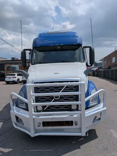 2020 Volvo VNL760 – Exceptionally Clean & Well Maintained Key Details: Odometer: 822,609 km Engine:...