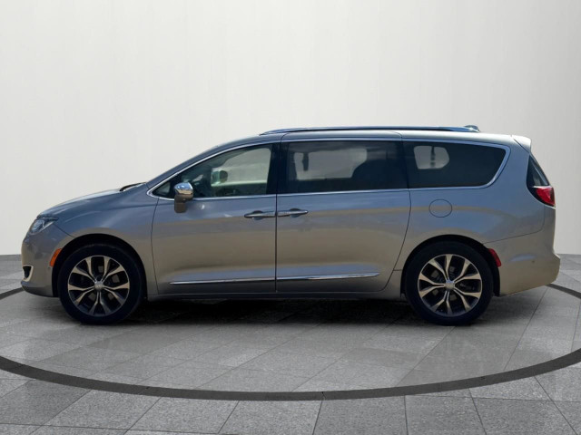 2017 Chrysler Pacifica Limited Limited|| Fully Loaded|| Finan... in Cars & Trucks in Mississauga / Peel Region - Image 3