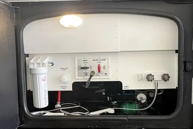 2022 Thor Miramar 35.2 – Pre-Owned Class A Motorhome.  in RVs & Motorhomes in Red Deer - Image 10