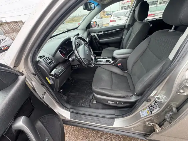 2015 Kia Sorento LX, AWD, V6, 2 SETS OF WHEELS, CERTIFIED in Cars & Trucks in London - Image 13