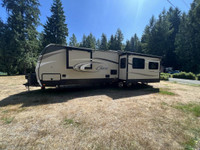 2017 KEYSTONE COUGAR TRAVEL TRAILER: $228 BW!