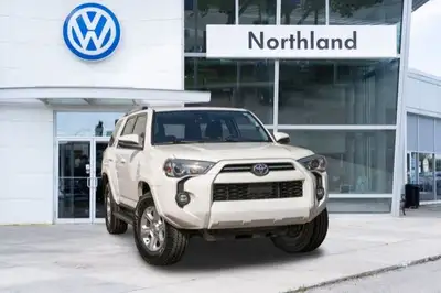This Toyota 4Runner boasts a Regular Unleaded V-6 4.0 L/241 engine powering this Automatic transmiss...