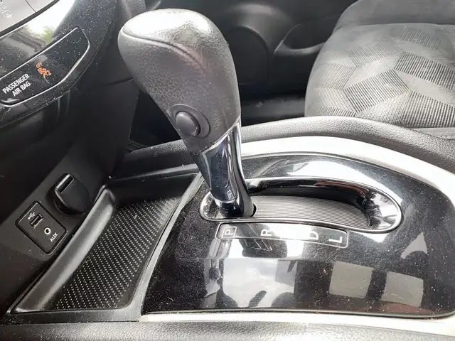 2014 NISSAN ROGUE SV AWD CVT in Cars & Trucks in Stratford - Image 16