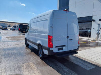 3.0L V6 Diesel, Cargo Partition, Twin Front Passenger Seats, Leatherettle Upholstery, Floor Covering... (image 3)