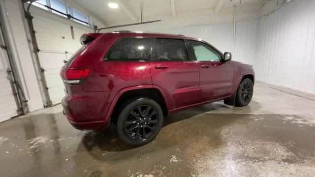 2018 Jeep Grand Cherokee Altitude IV | Enhanced  in Cars & Trucks in Saskatoon - Image 2