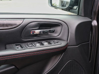 Experience versatility, comfort, and performance with the 2020 Dodge Grand Caravan GT in sleek Grey.... (image 5)