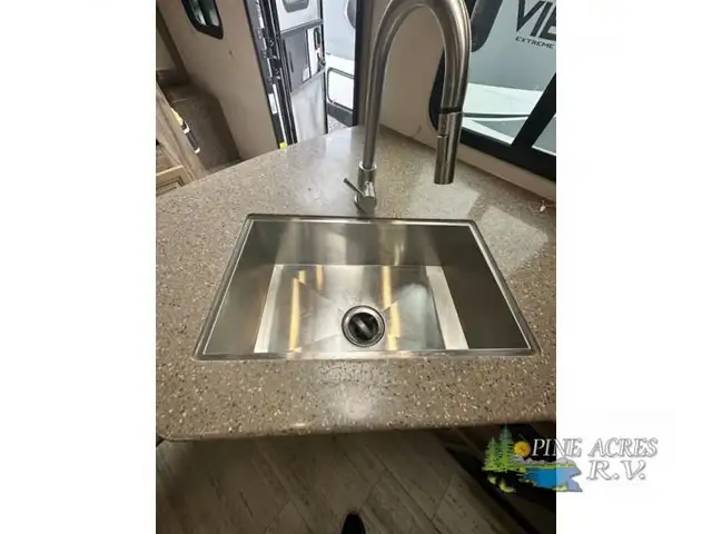 2019 Palomino SolAire Ultra Lite 240BHS in Travel Trailers & Campers in Truro - Image 20