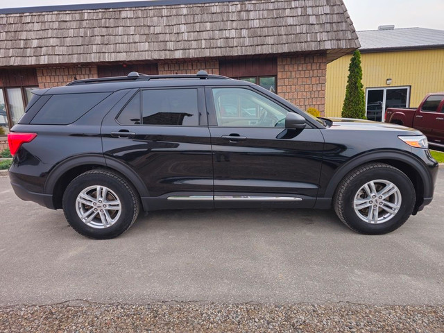 2020 Ford Explorer XLT 4WD in Cars & Trucks in Chatham-Kent - Image 3