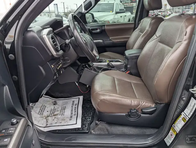 2016 Toyota Tacoma LIMITED in Cars & Trucks in London - Image 16