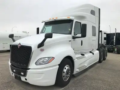 Stock #: 7402-25 Tandem Axle Sleeper Tractor, S13 engine (450) HP, T14 transmission (14 speed), Air...