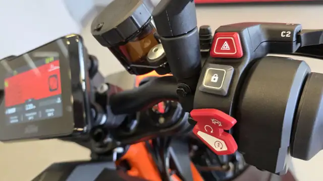 2021 KTM Super Duke 1290 R in Street, Cruisers & Choppers in Nanaimo - Image 9