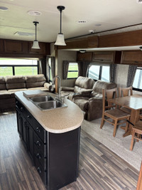 This opposing slides trailer is sure to impress anybody that walks through the door! This rear livin... (image 1)
