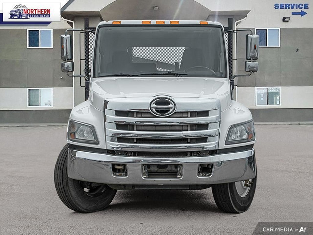2018 Hino 338 FLAT BED TRUCK 26 FT in Cars & Trucks in Edmonton - Image 2