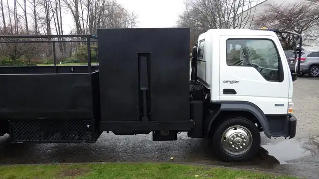 2009 international CF 600 City Star Side Dump Truck 3 Seater Die in Heavy Trucks in Richmond - Image 12