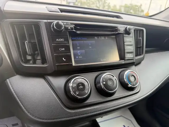 2017 Toyota RAV4 LE / ALL WHEEL DRIVE / TWO KEYS! NICE SUV in Cars & Trucks in Ottawa - Image 11