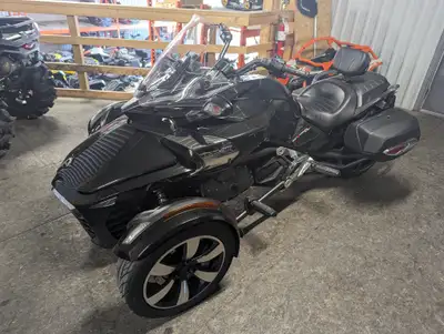 2015 CAN AM SPYDER F3-S SE6 WITH 23,100KM - READY FOR YOUR NEXT RIDE! $12,899 + HST & LICENSING CONV...