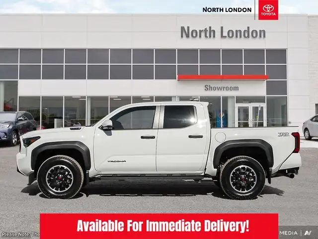 2025 Toyota Tacoma Hybrid in Cars & Trucks in London - Image 4