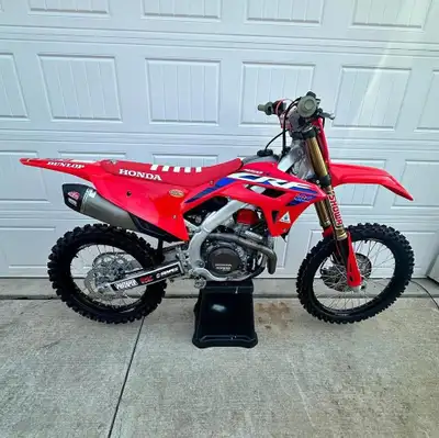 APPLY NOW: https://www.ridecollective.ca/get-pre-approved The 2024 Honda CRF450R is a premier motocr...