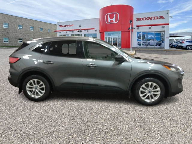2022 Ford Escape SE Hybrid CLEAN CARFAX HISTORY! in Cars & Trucks in Lethbridge - Image 2