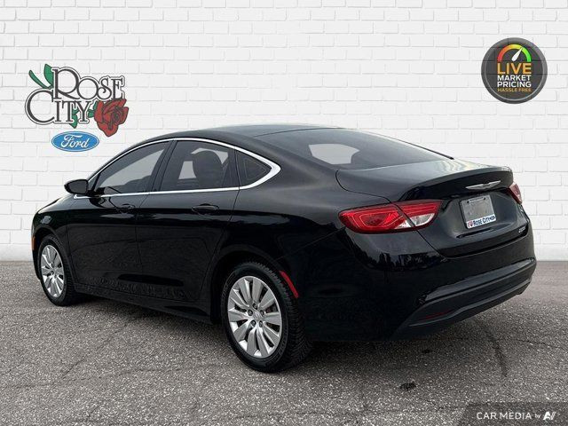2015 Chrysler 200 LX *LOW KM's* | Cloth Seats | Bluetooth in Cars & Trucks in Windsor Region - Image 4