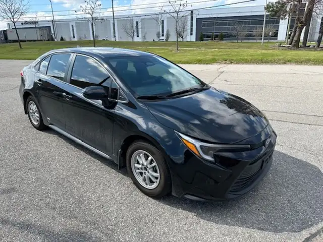 2023 Toyota Corolla Hybrid LE AWD Winter tire pkg Inc Certified  in Cars & Trucks in Mississauga / Peel Region - Image 5