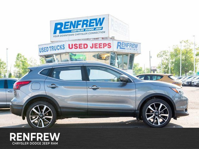 2018 Nissan Qashqai Platinum, Leather, Sunroof, AWD, BSW in Cars & Trucks in Calgary