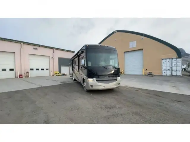 2014 Winnebago Adventurer 38Q in RVs & Motorhomes in Kamloops - Image 9