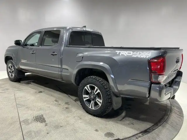 2018 Toyota Tacoma SR5 - CLEAN CARFAX dans Autos et camions dans Comté de Strathcona - Image 13