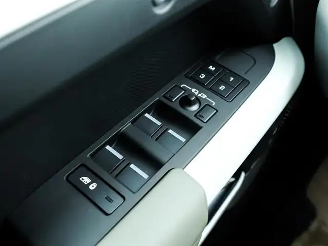2024 Land Rover Defender 110 P300 S in Cars & Trucks in Oshawa / Durham Region - Image 7