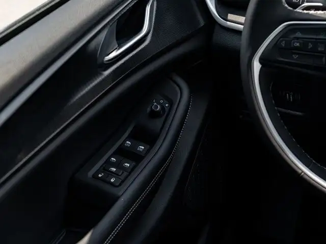 2025 Jeep Grand Cherokee L Altitude dans Autos et camions dans Barrie - Image 14