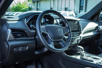 // ACCIDENT FREE!! // // SINGLE OWNER! // - Heated Seats - 7 Pass - 8 way power seat - Wireless char... (image 9)