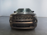 Decouvrez ce superbe Jeep Compass North 2022 gris , un VUS compact au style audacieux et aux capacit... (image 1)