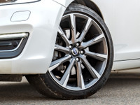 CARGET AUTOMOTIVE is thrilled to offer this 2015 Volvo V60 T5 Platinum, a luxury wagon featuring a t... (image 3)