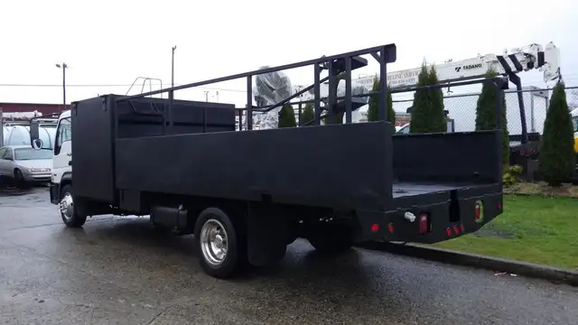 2009 international CF 600 City Star Side Dump Truck 3 Seater Die in Heavy Trucks in Richmond - Image 8
