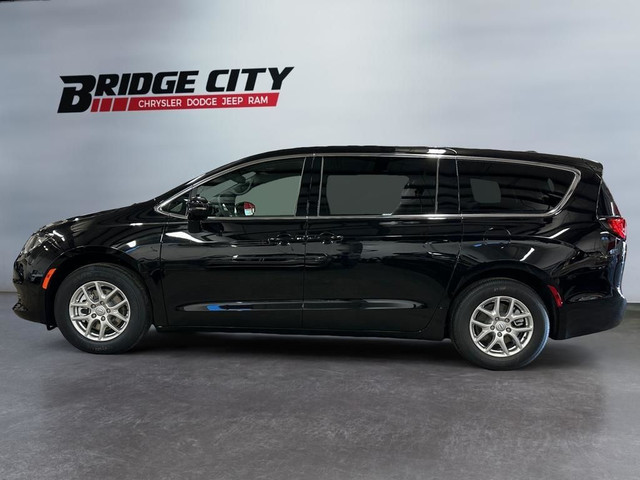 2025 Chrysler Grand Caravan SXT - Heated Seats in Cars & Trucks in Lethbridge - Image 2