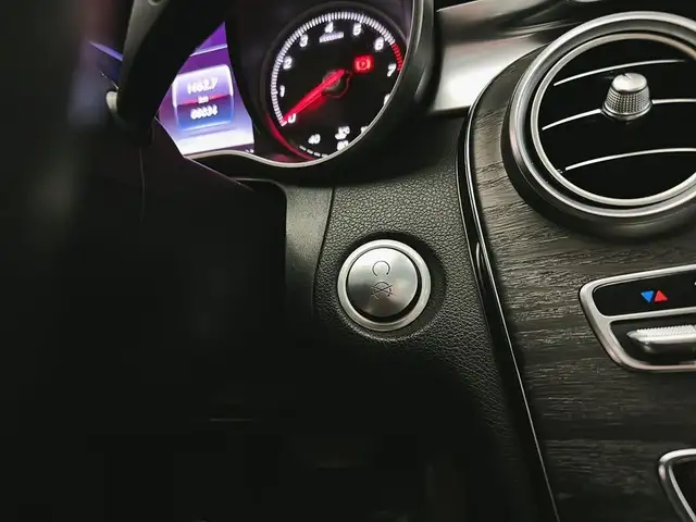2016 Mercedes-Benz C-Class C 300 4matic Toit pano Cuir Camera Cr in Cars & Trucks in Laval / North Shore - Image 27