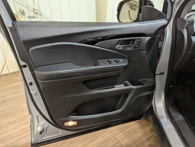 2018 Honda Pilot Touring No Accidents | Leather | Navigation dans Autos et camions dans Calgary - Image 31