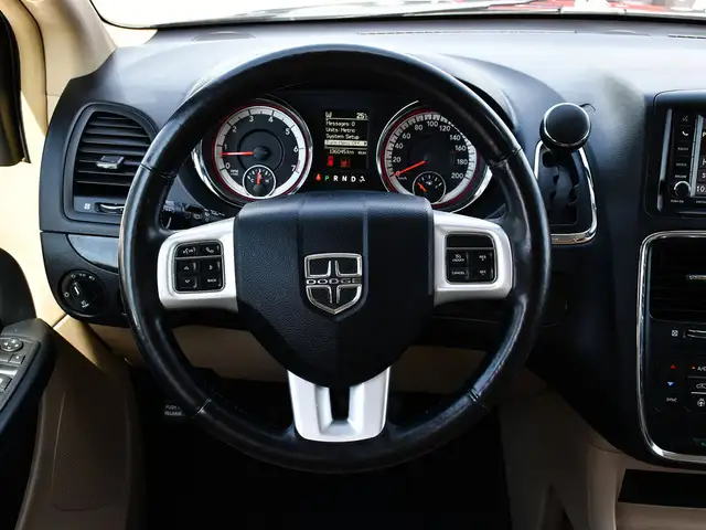 2016 Dodge Grand Caravan Crew ~Heated/Power Seats ~Cam ~Stow 'N  in Cars & Trucks in Barrie - Image 20