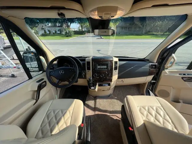 2018 Regency 3500 XALTA LX **SPRINTER MERCEDES DIESEL 4X4** in RVs & Motorhomes in Laval / North Shore - Image 18