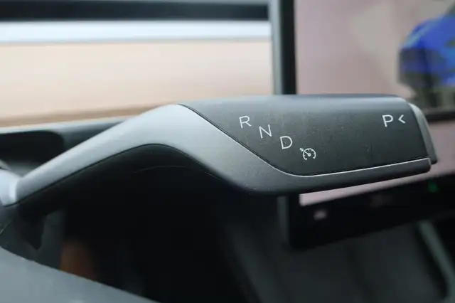Tesla Model Y Long Range AWD 2022 in Cars & Trucks in Lévis - Image 10