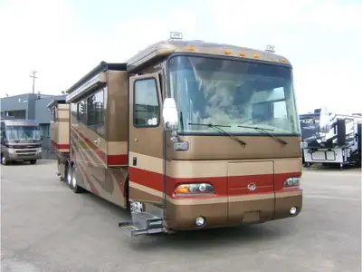400 hp Cummins Diesel Engine with 4 Slides and a Washer/Dryer Combo! Call Dealership for more detail...