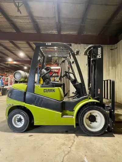Air filled tires 15.5' lift height Side shift Low Hours 1450