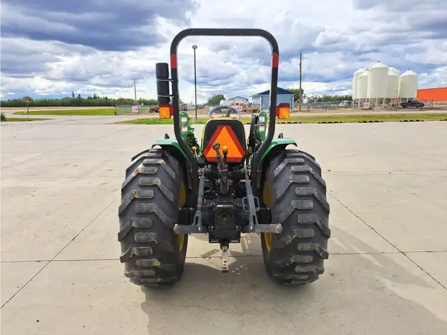 2008 John Deere MFWD Loader Tractor 4105 in Farming Equipment in Grande Prairie - Image 9